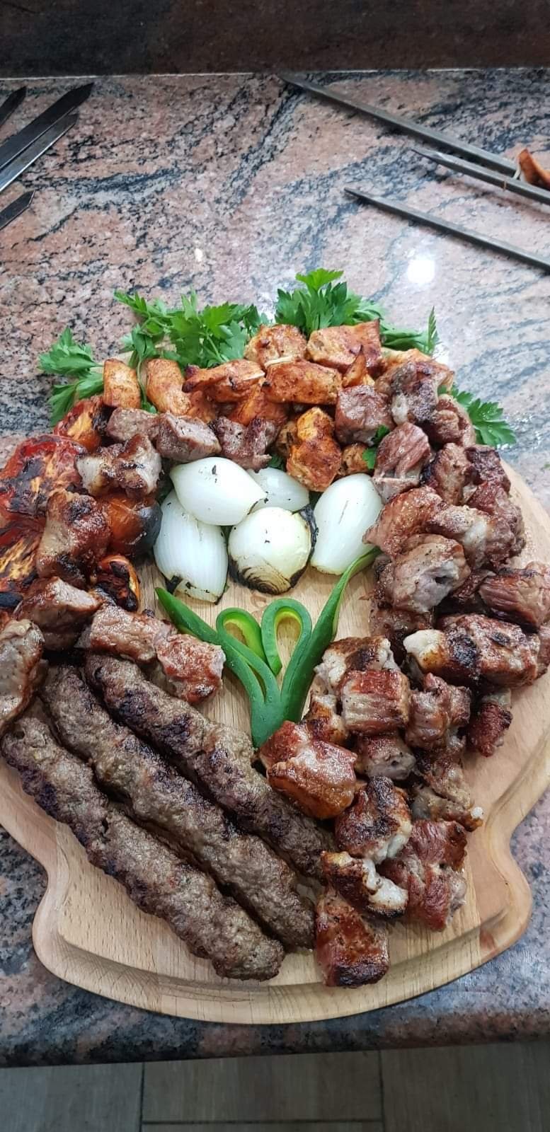 مشاوي مشكله داخل مطعم